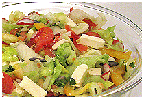  Bunter Salat mit Hirtenkäse 